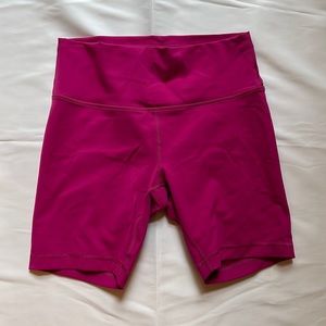 Wunder Train High-Rise Short 8”